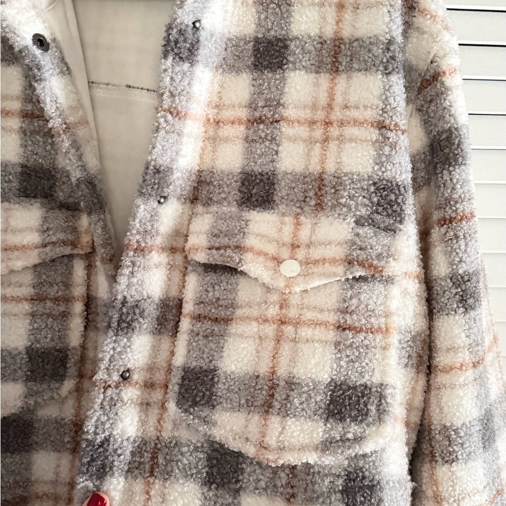 Abercrombie & Fitch Gray and Cream Teddy Jacket - Picture 2 of 5